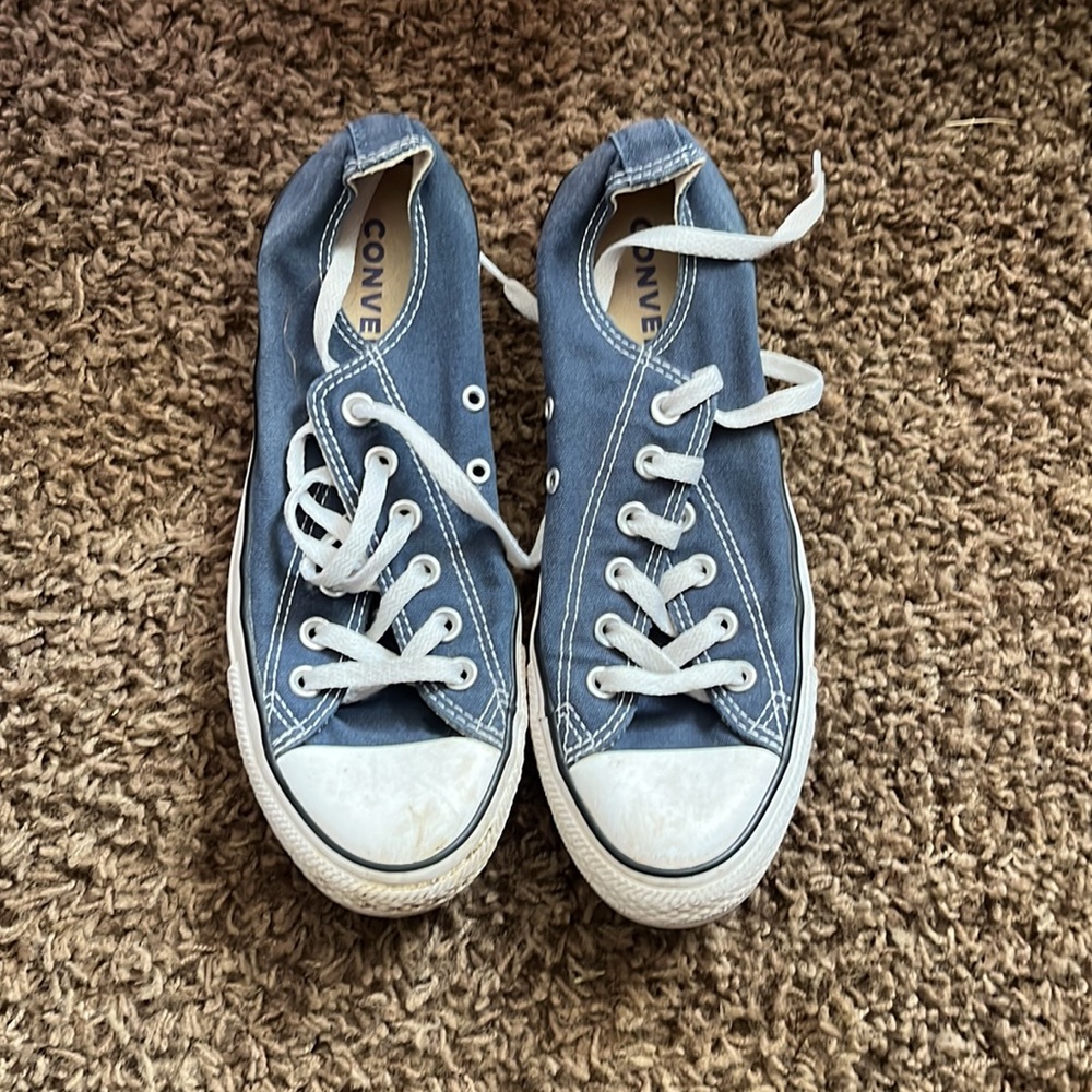 Blue converse  {PRICED LOW} worn only a few times